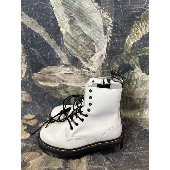 NEW Dr. Martens Jadon 8-Eye White Boot Size Mens 9 Ladies 10 - Picture 2 of 4